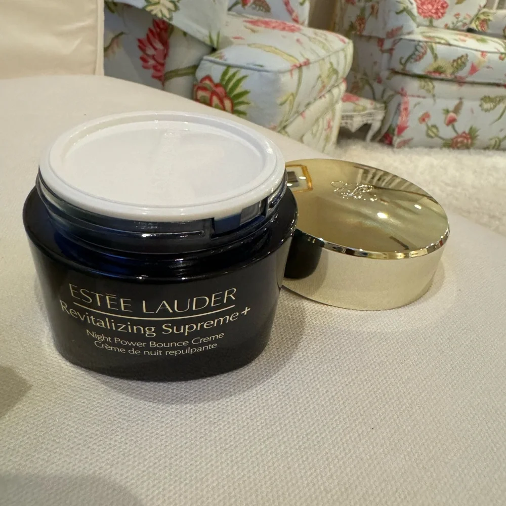 Estée Lauder Revitalizing Supreme+
Night Power Bounce Creme Moisturizer - Picture 4 of 7